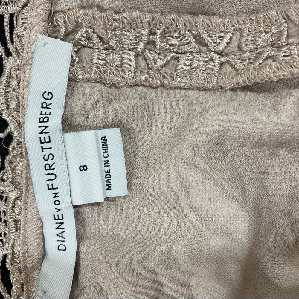 Diane Von Furstenberg Nude/Blush Kinchu Lace Sheath Dress, Size 8, Classic, Chic - Picture 4 of 8